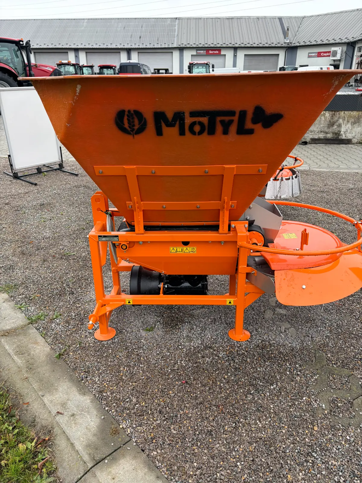 Posypywarka komunalna Motyl 600L do soli i piasku - POM Augustów | zdjęcie 8 z 9 | 36290 | Motofarma.pl
