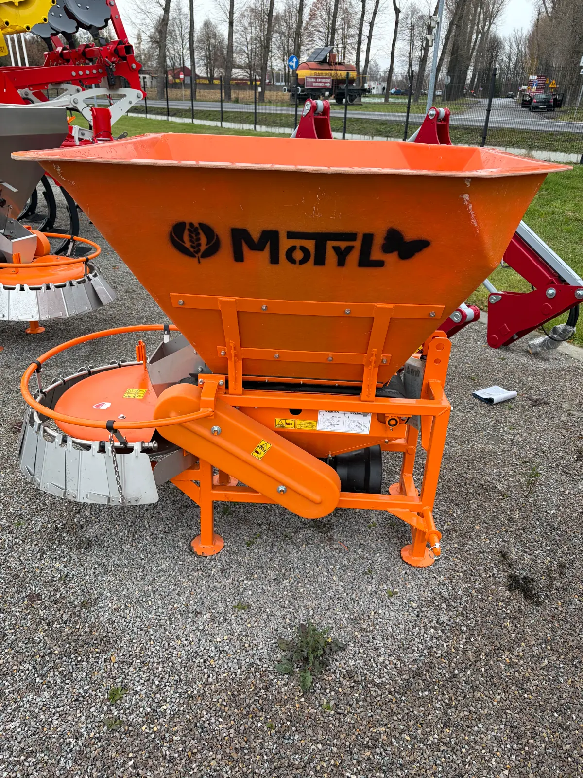 Posypywarka komunalna Motyl 600L do soli i piasku przystawka komunalna - Metal-Technik | zdjęcie 3 z 10 | WC-9216 | Motofarma.pl