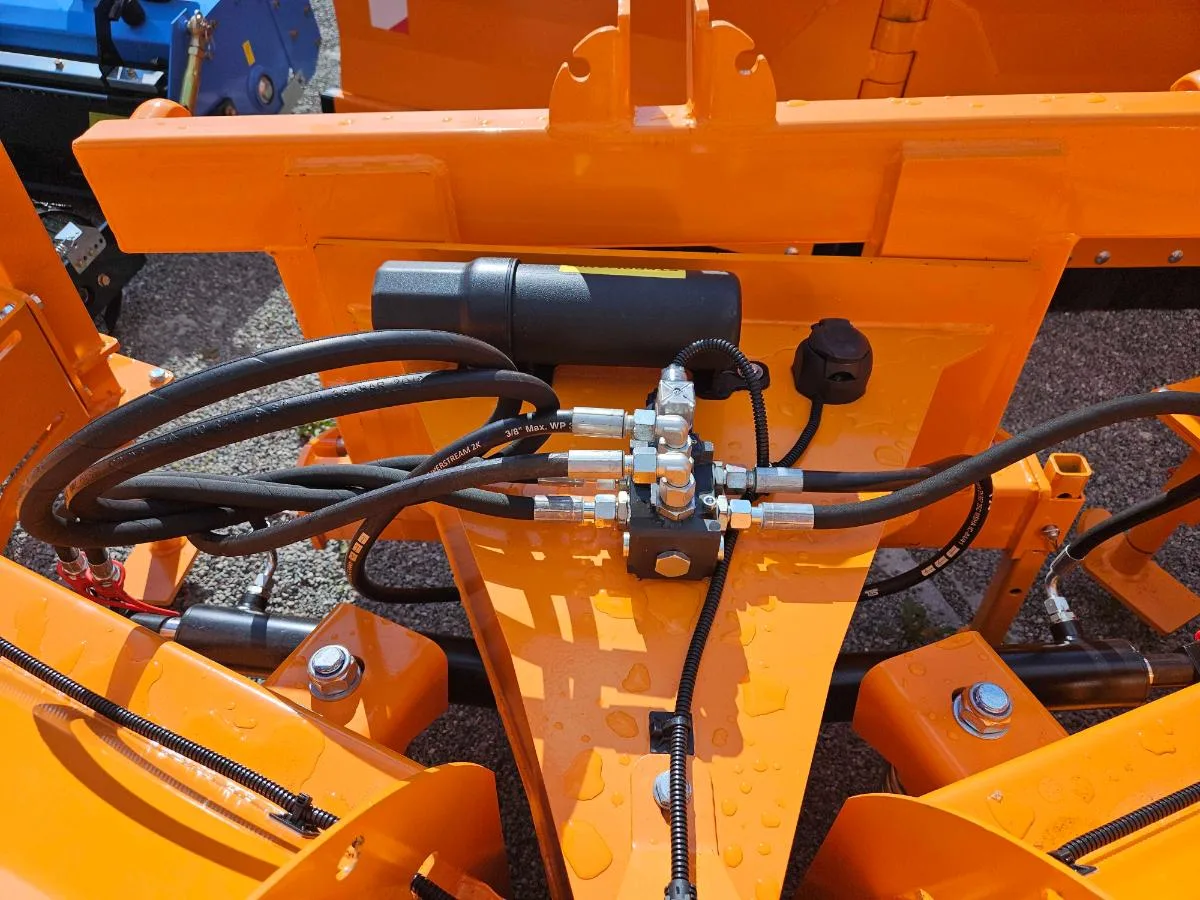 Pług do śniegu 2.5m-3.2m 75–150 KM TUZ EURO + sterownik | PVHU5P Volant - Metal-Technik | zdjęcie 7 z 15 | WC-8793 | Motofarma.pl