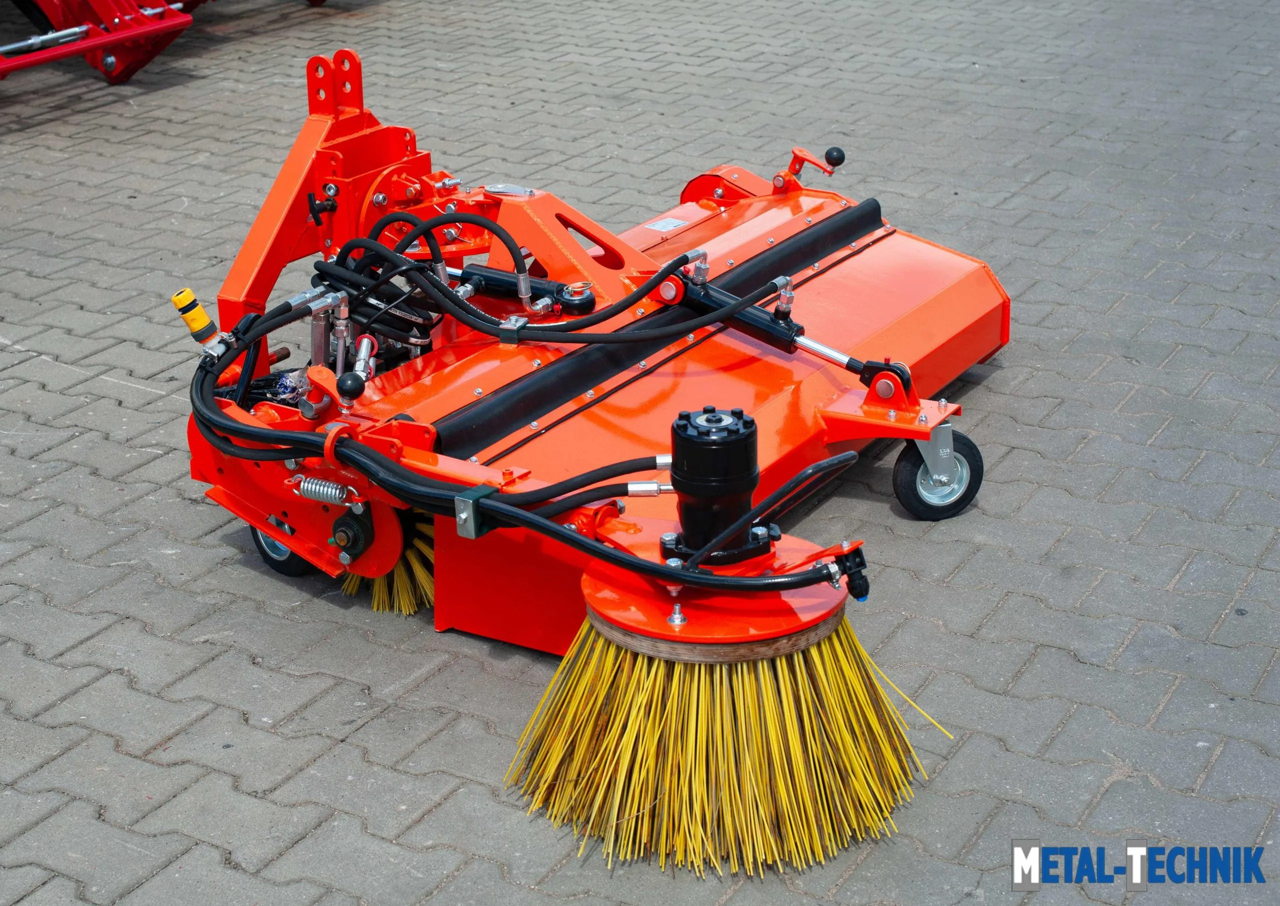 Zamiatarka komunalna MTS z WOM przedni TUZ - Metal-Technik | zdjęcie 3 z 14 | WC-8544 | Motofarma.pl