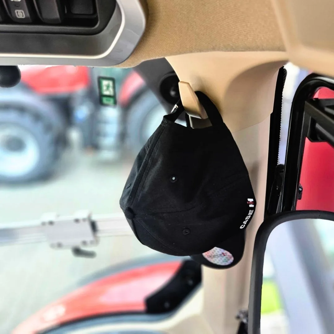 Czapka z czarnym haftem 3D - CNH | zdjęcie 6 z 10 | 48297 | Motofarma.pl